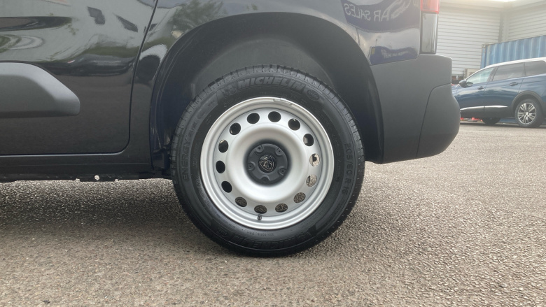 Peugeot Partner Standard Diesel 1.5 BlueHDi 100 Professional Plus Van